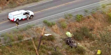 4 people dead, 2 hurt after vehicle rolls off mountain road near Wrightwood