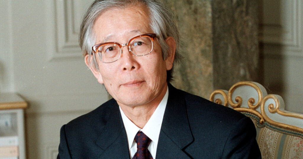 Hideki Shirakawa, Who Helped Turn a Lab Error Into a Nobel, Dies at 90