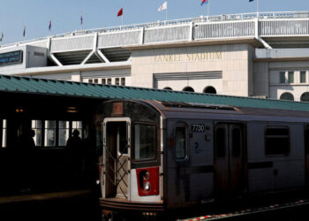 M.T.A. Worker Struck and Killed While Working on the Subway Tracks