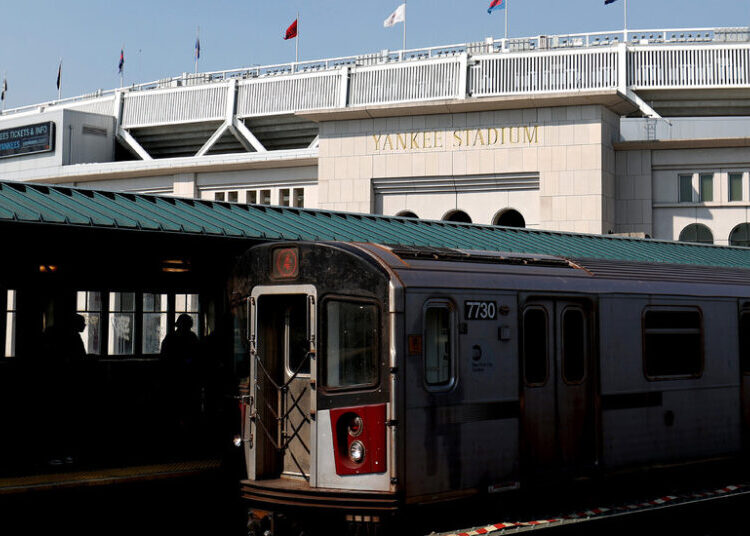 M.T.A. Worker Struck and Killed While Working on the Subway Tracks
