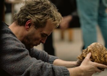‘Elsinore’ Review: Andrew Scott Shines in Yet Another Sign That Shakespeare Isn’t Done With Us Yet