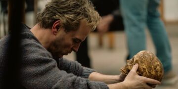 ‘Elsinore’ Review: Andrew Scott Shines in Yet Another Sign That Shakespeare Isn’t Done With Us Yet