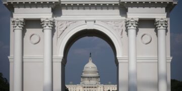 Trump officials say work will start on triumphal arch within two weeks