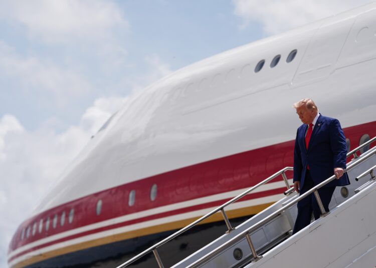 Trump to use Qatari plane for international trip despite security worries