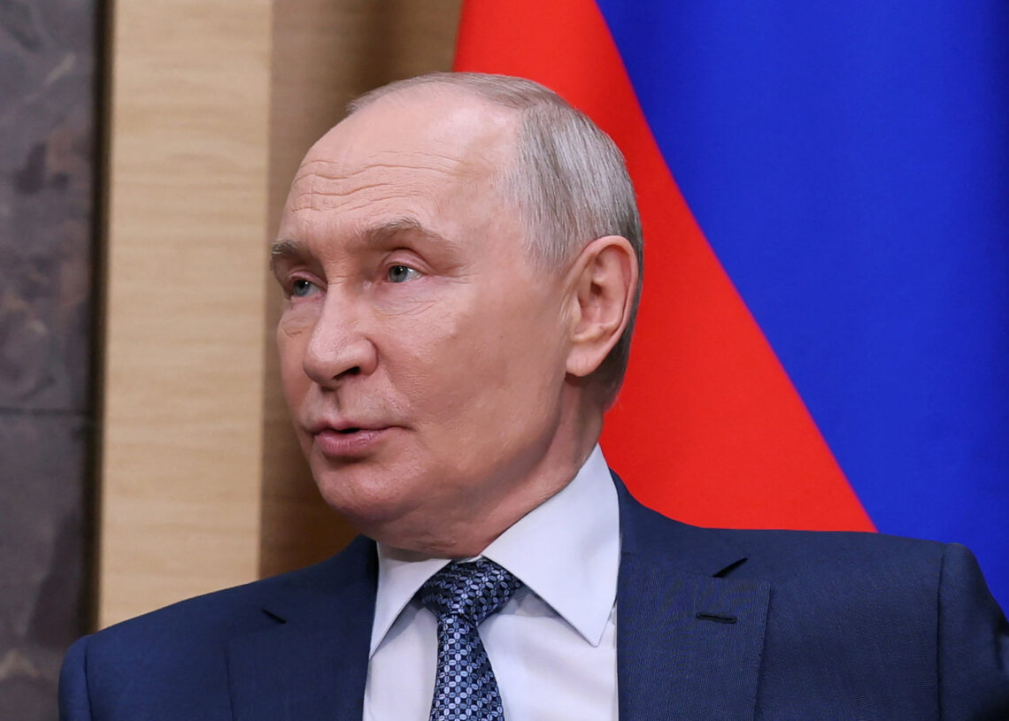 After CIA director visit to Moscow, Putin pushes harder for military win
