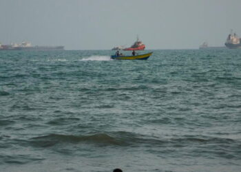 U.S. military hits 3 Iranian oil tankers after saying Navy warships were targeted with missiles