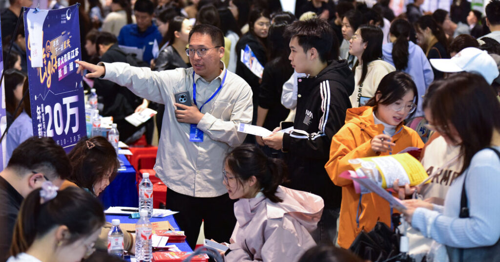 China’s New Graduates, Facing a Dire Job Market, Must Also Contend With A.I.