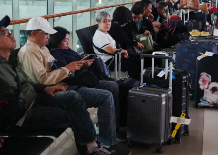 Indonesia cancels flights at Jakarta airport as Anak Krakatau volcano erupts