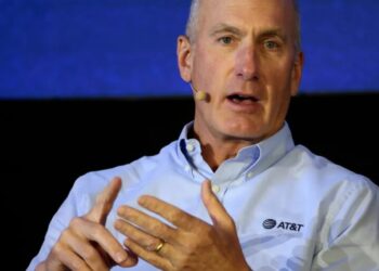 Like Jamie Dimon, AT&T CEO says if you attend a meeting, you need to show up prepared—he ‘craves’ people who don’t just sit back and observe