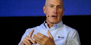 Like Jamie Dimon, AT&T CEO says if you attend a meeting, you need to show up prepared—he ‘craves’ people who don’t just sit back and observe