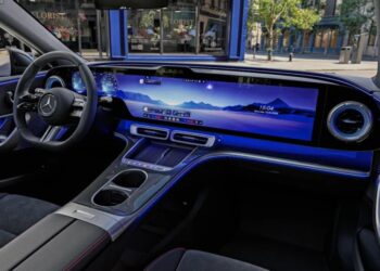 It Turns Out That Drivers Absolutely Detest Those Giant Touchscreens They Put in Cars Now