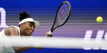 With late matches, intruding influencers and odd smells, is tennis losing at the U.S. Open?