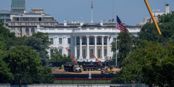 As War Grinds On, Trump Relishes Renovation Projects
