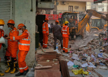 Building Housing Students Collapses in New Delhi, Killing at Least 7