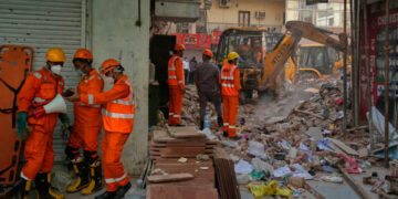 Building Housing Students Collapses in New Delhi, Killing at Least 7