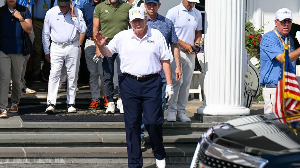 Hot dog-obsessed Trump caught in bizarre golf-course grift: report