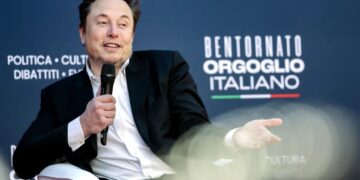 Elon Musk Is Insisting He Knows More About Chess Than Chess.com