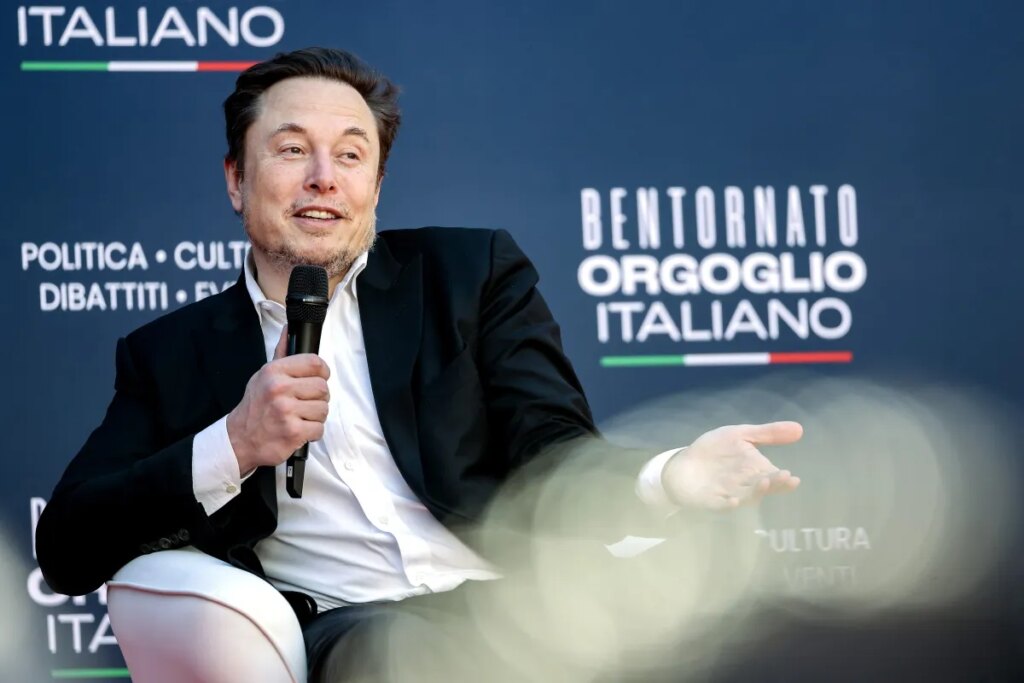 Elon Musk Is Insisting He Knows More About Chess Than Chess.com