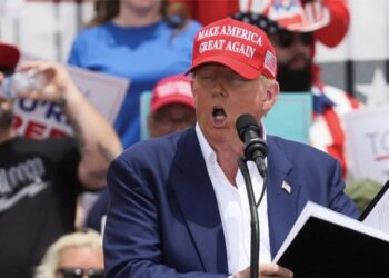 Devastation looms as ego-blinded Trump churns up new midterm hurricane for GOP