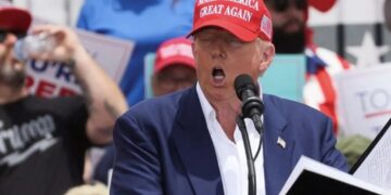 Devastation looms as ego-blinded Trump churns up new midterm hurricane for GOP