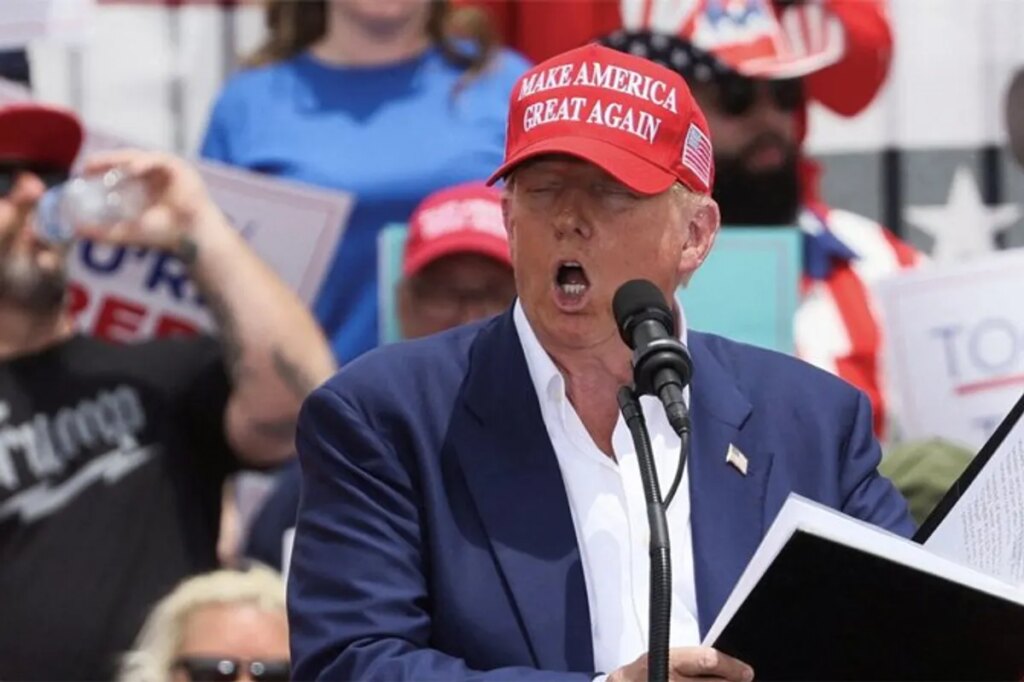Devastation looms as ego-blinded Trump churns up new midterm hurricane for GOP