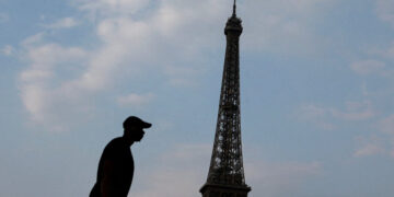 Eiffel Tower Workers Strike, Saying Women Were Excluded From Hindu Group’s Visit