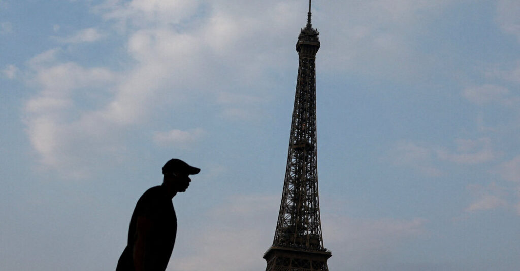 Eiffel Tower Workers Strike, Saying Women Were Excluded From Hindu Group’s Visit