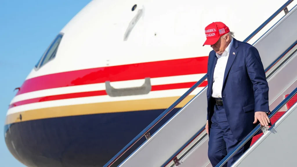 MAGA ally’s friendly weekend photos put Trump’s dark arm bruising back in the spotlight