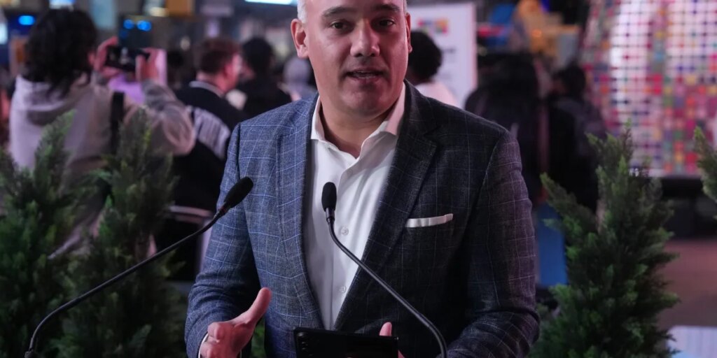 Samsung is the foldable phone king, with sales growing 30% and reviews praising its newest devices. Can it keep the crown as Apple enters the picture?