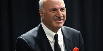 Kevin O’Leary says Steve Jobs taught him to focus on 3 things a day—and small talk or a family phone call is just noise getting in the way