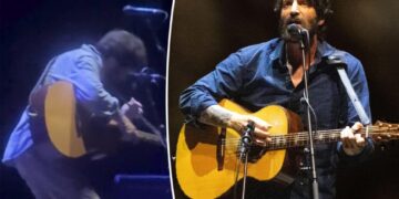 Grammy-winning singer collapses on stage during Nashville performance