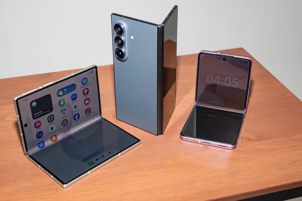 Here’s Samsung’s Advice for Apple and Its Upcoming Folding iPhone