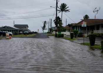 Hurricane Lowell’s Bands Bring Rain, Fierce Wind and Outages on Kauai
