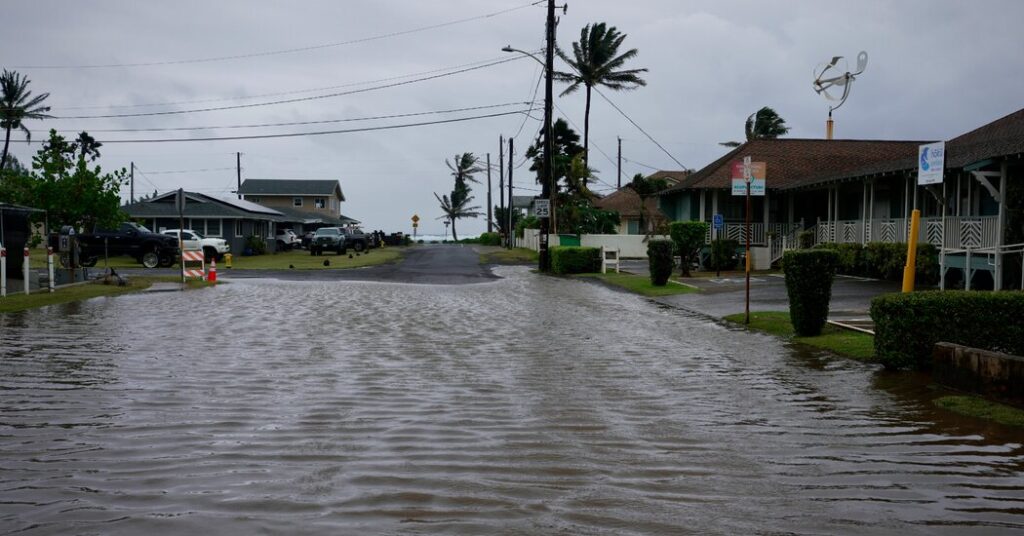 Hurricane Lowell’s Bands Bring Rain, Fierce Wind and Outages on Kauai