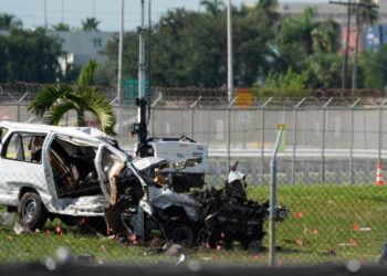 All 5 killed in Miami cargo jet crash were in a van used by plane cleaners