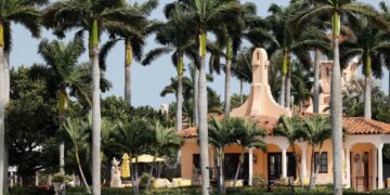 Country music star booted from Mar-a-Lago event after Trump jokes: report