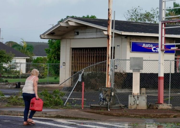 Hurricane Lowell Pulls Away From Hawaii, but Power Outages Remain