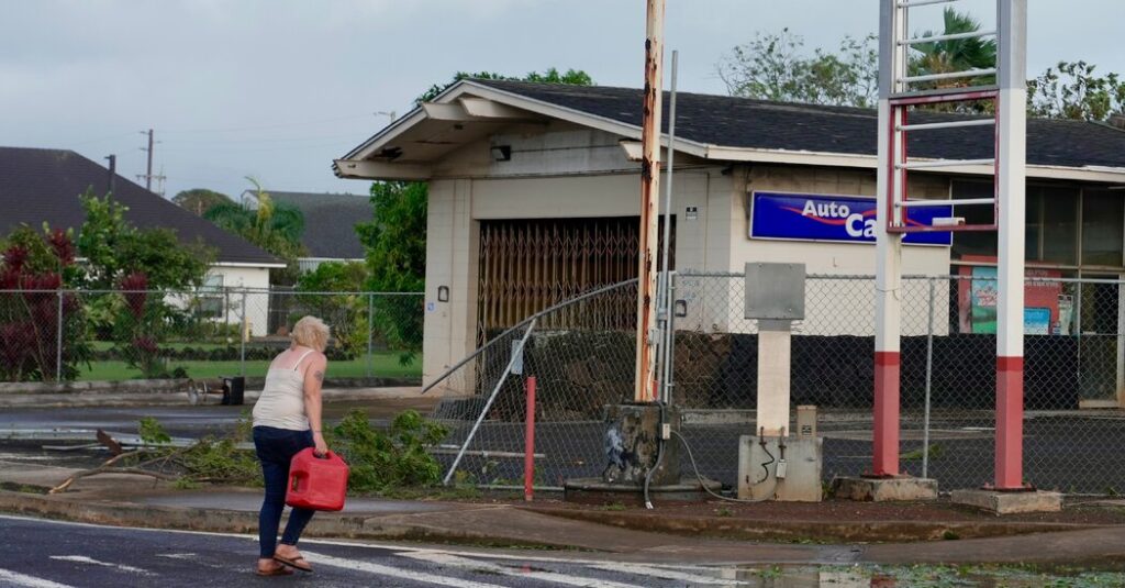 Hurricane Lowell Pulls Away From Hawaii, but Power Outages Remain