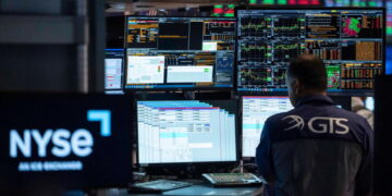 Oil prices keep rising and weigh on Wall Street