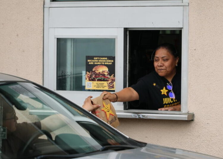 Council backs L.A. fast-food worker scheduling protections as businesses complain of tight margins