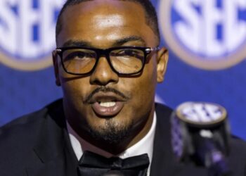 Tennessee linebacker Arion Carter was suspended over a $427 flight—now he’s donating that amount to charity for every tackle he makes this season