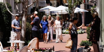 Bass or Raman for mayor? In Pratt’s Pacific Palisades, some say that’s no choice at all