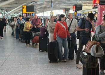 ‘We’re not really sure what to do’: Airlines rush getting planes in the air from backlogged UK flights due to issues in ‘flight processing system’