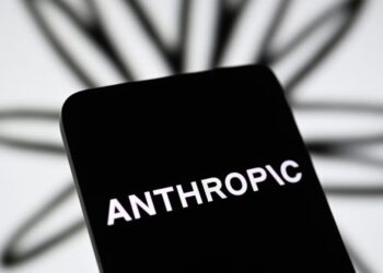 Ex-Anthropic Employee Warns AI ‘Could Kill Us All by the End of the Decade,’ Prompting Agreement From Current Staffers