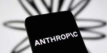 Ex-Anthropic Employee Warns AI ‘Could Kill Us All by the End of the Decade,’ Prompting Agreement From Current Staffers