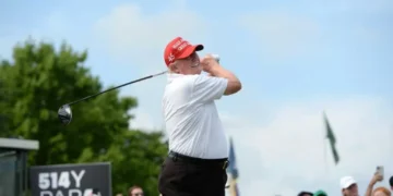 An unmistakable stink wafts out of Trump’s curious golf club generosity