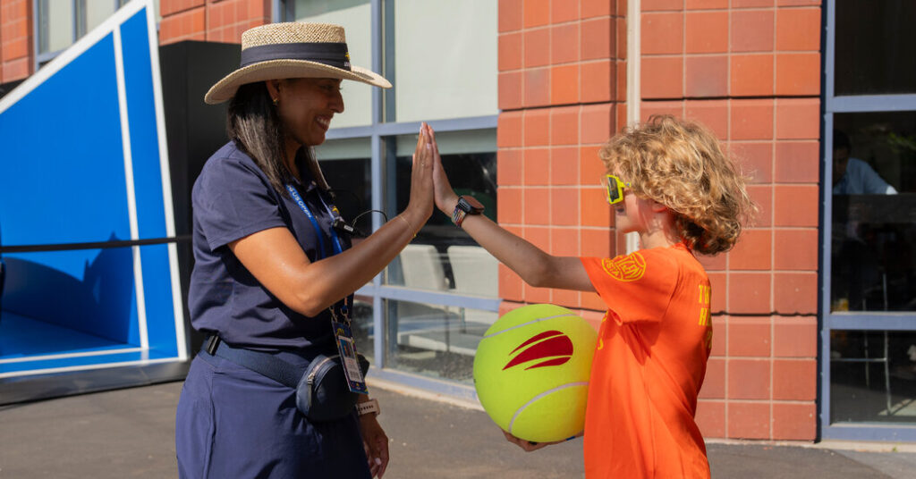 Lost at the U.S. Open? Find the Super-Cheerful People in Straw Hats.