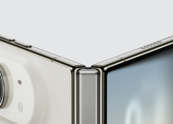 21 photos of Apple’s first-ever foldable iPhone