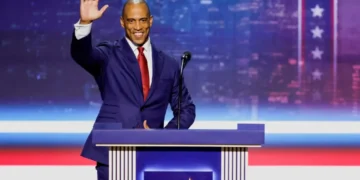 Scott Turner turns heads with ‘bizarre’ hand gesture at Trump’s Dallas convention