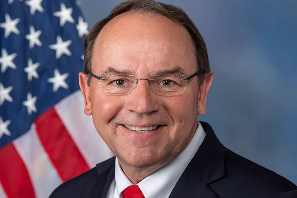 GOP candidate turns on his own party’s nominee over Trump convention snub: report
